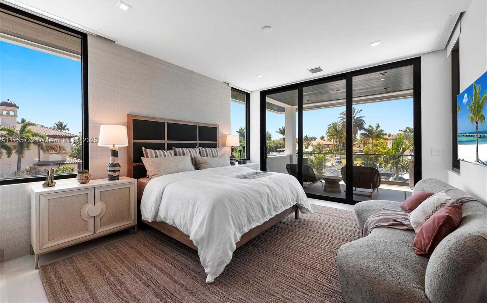 Small Image of 22 ISLA BAHIA DR, Fort Lauderdale Number 64