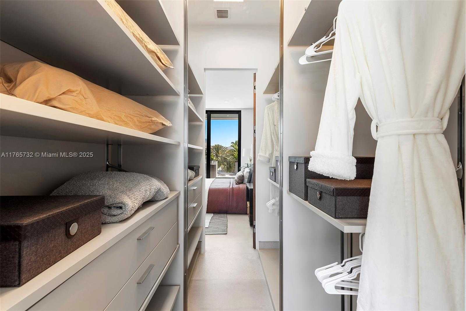 Small Image of 22 ISLA BAHIA DR, Fort Lauderdale Number 79