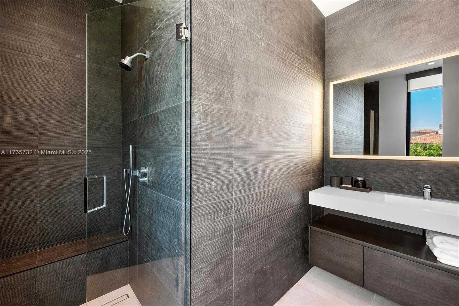 Small Image of 22 ISLA BAHIA DR, Fort Lauderdale Number 82