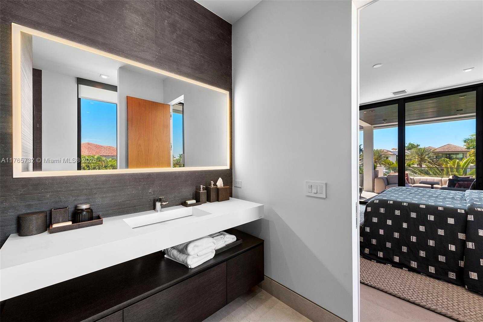 Small Image of 22 ISLA BAHIA DR, Fort Lauderdale Number 85
