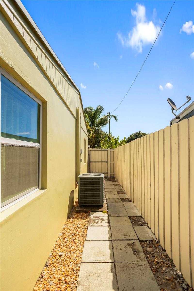 Small Image of 5233 NORTH EAST 4TH AVE, Oakland Park Number 42