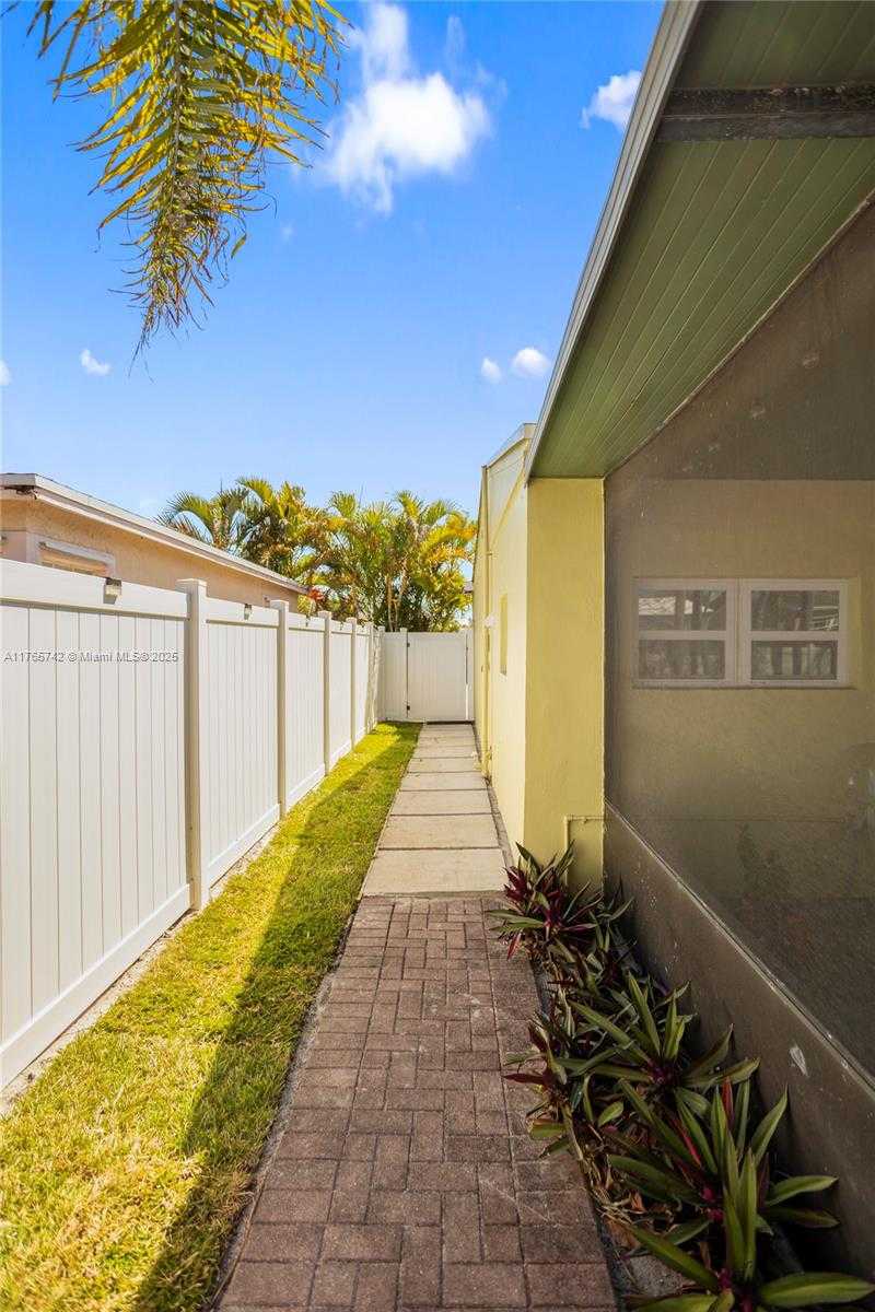 Small Image of 5233 NORTH EAST 4TH AVE, Oakland Park Number 49