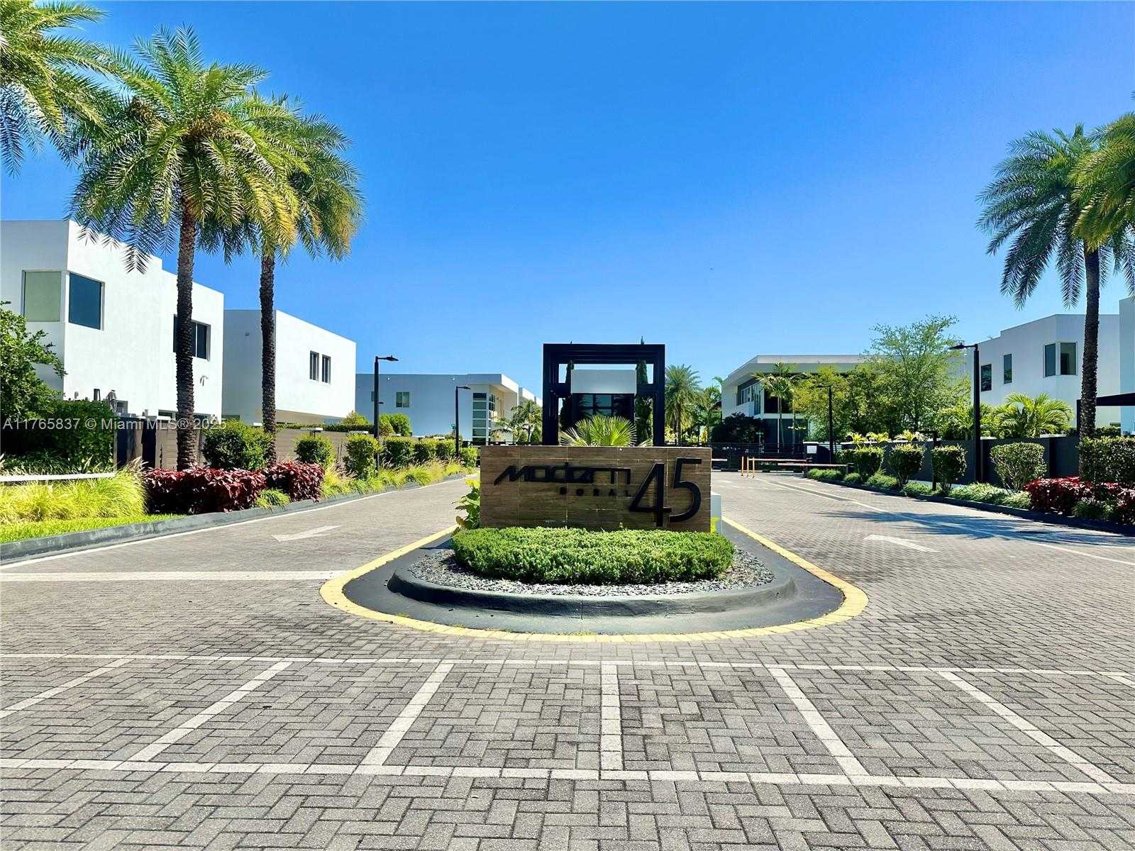 Small Image of 7459 NORTH WEST 97TH CT, Doral Number 11