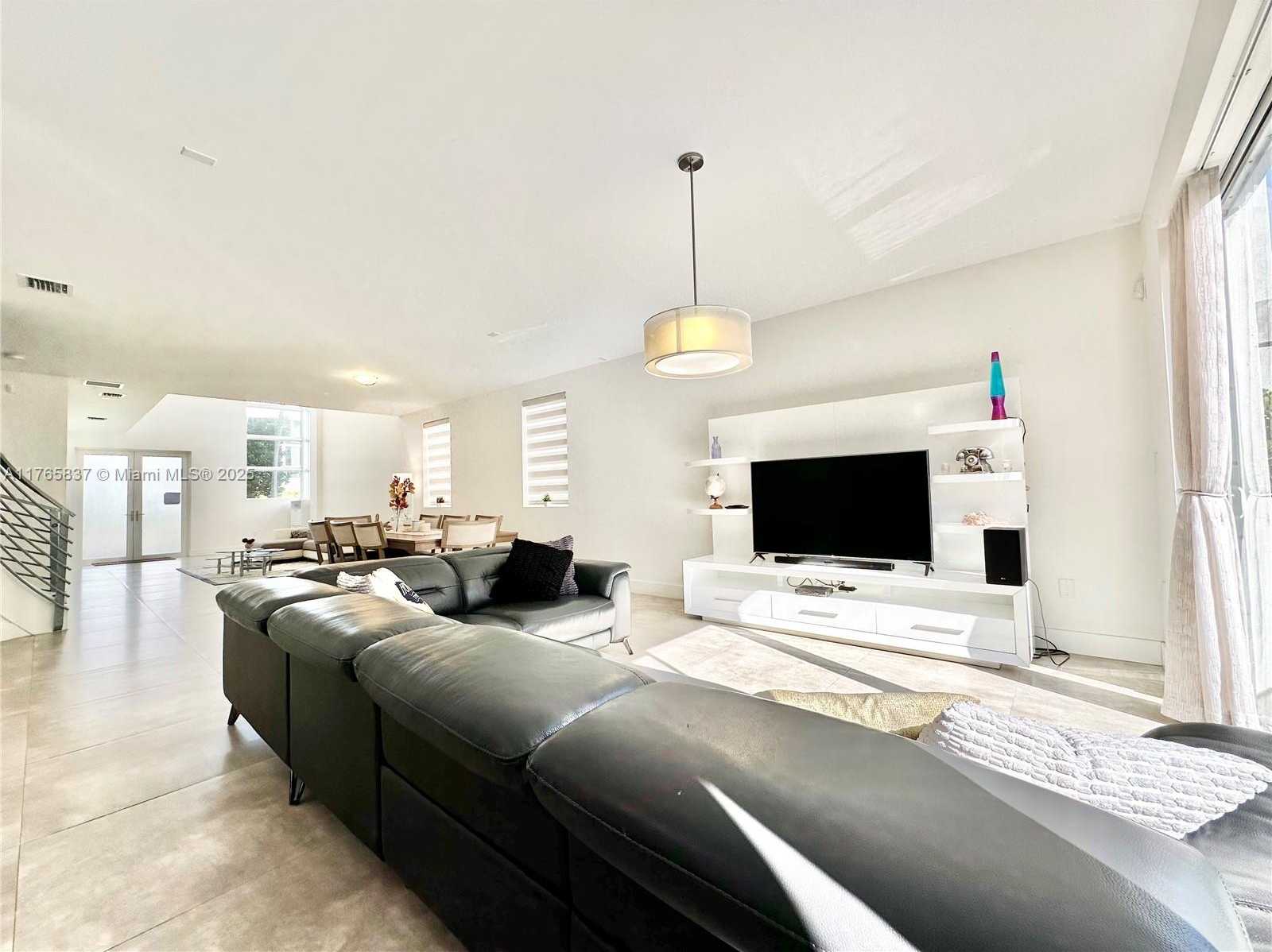 Small Image of 7459 NORTH WEST 97TH CT, Doral Number 18