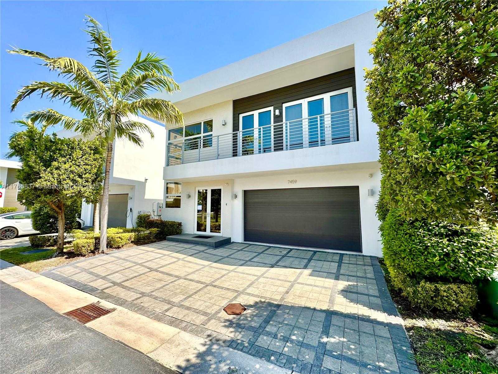 Small Image of 7459 NORTH WEST 97TH CT, Doral Number 2