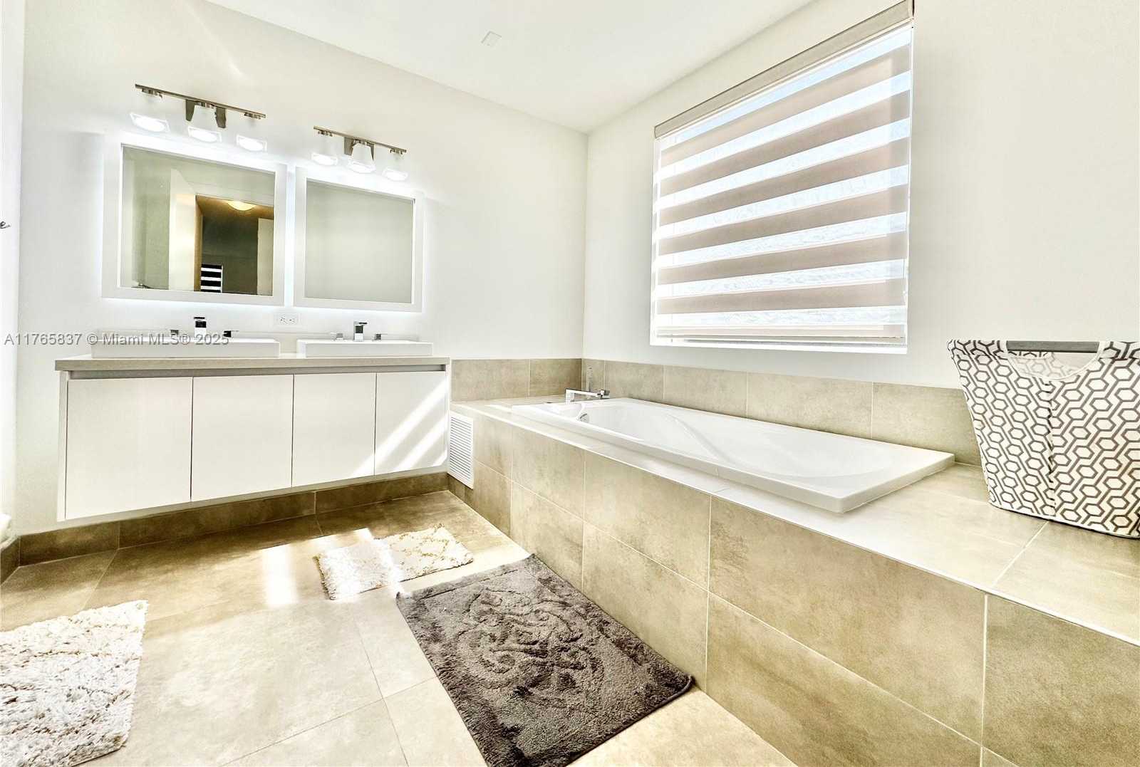Small Image of 7459 NORTH WEST 97TH CT, Doral Number 41