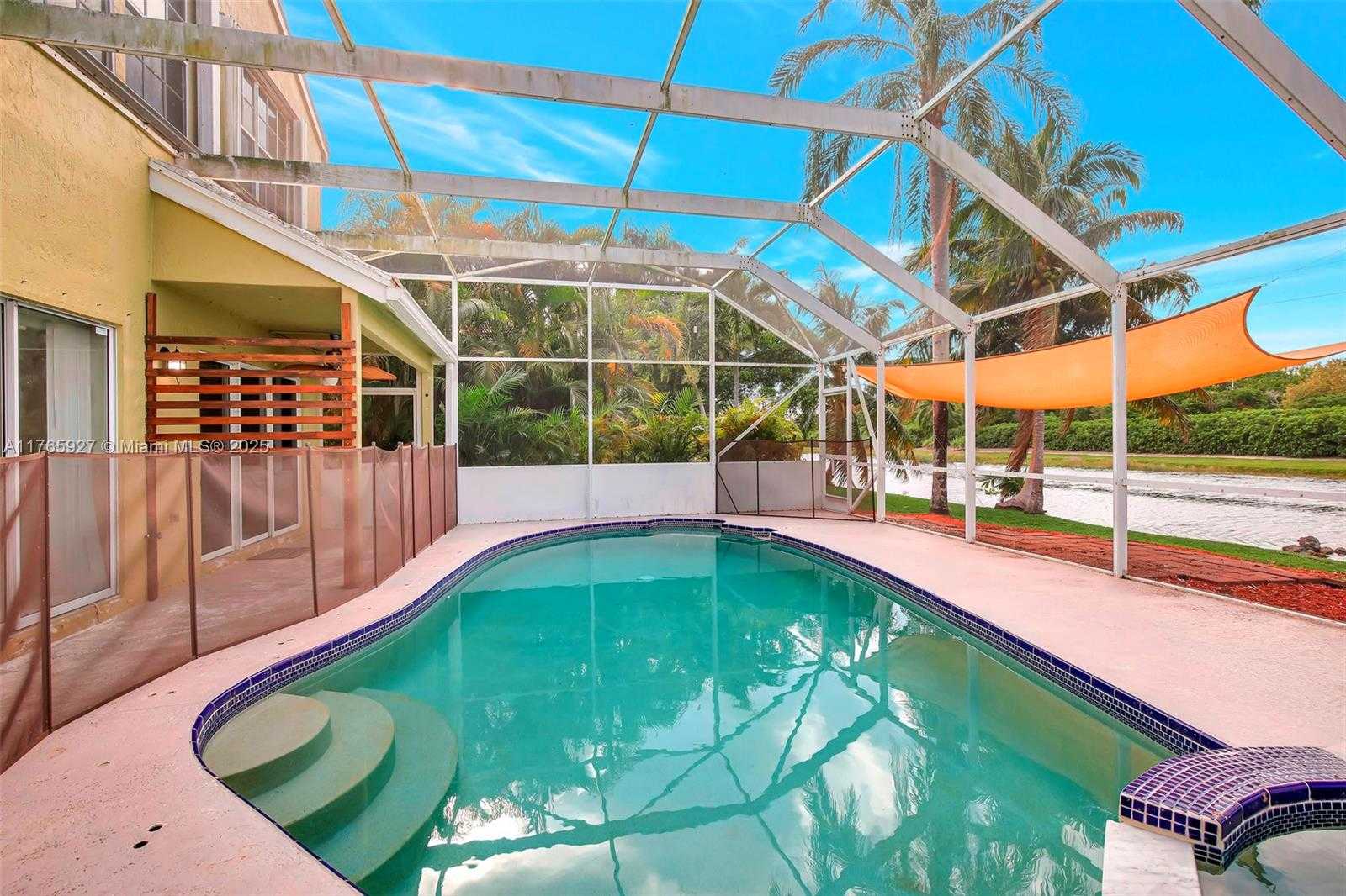 Small Image of 421 BERMUDA SPRINGS DR, Weston Number 17