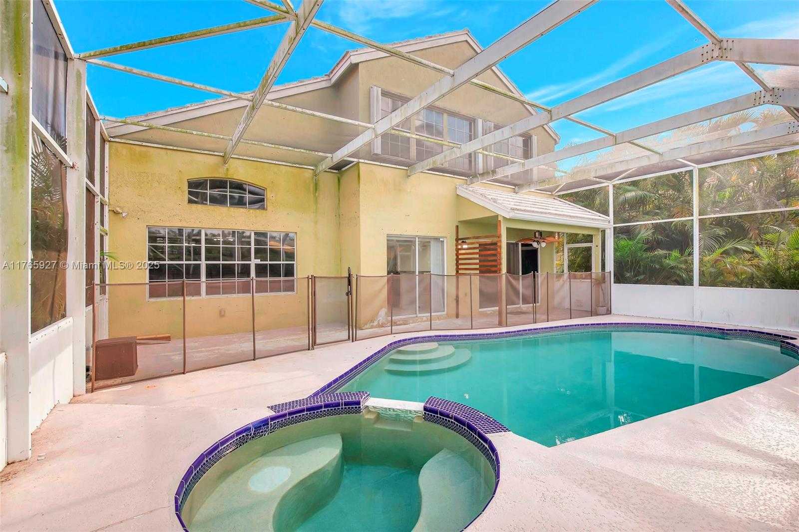 Small Image of 421 BERMUDA SPRINGS DR, Weston Number 18