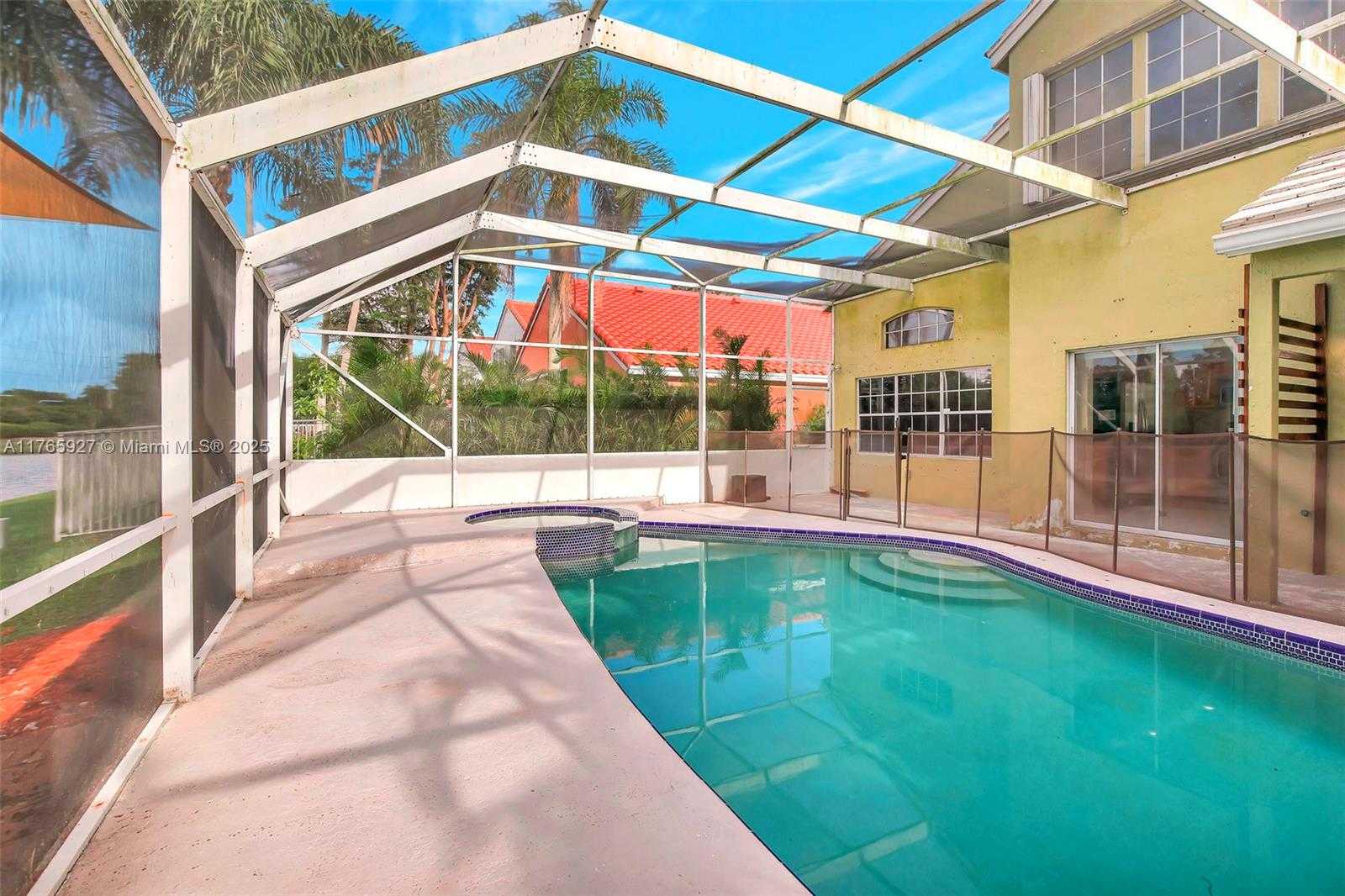 Small Image of 421 BERMUDA SPRINGS DR, Weston Number 19
