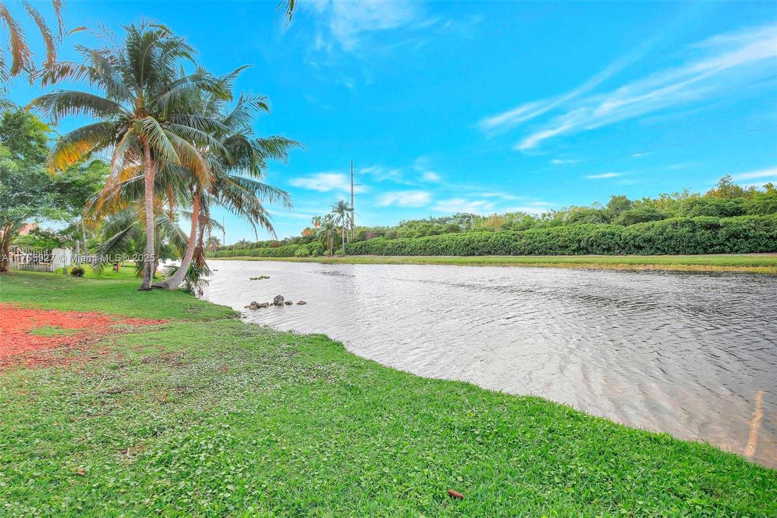 Small Image of 421 BERMUDA SPRINGS DR, Weston Number 21
