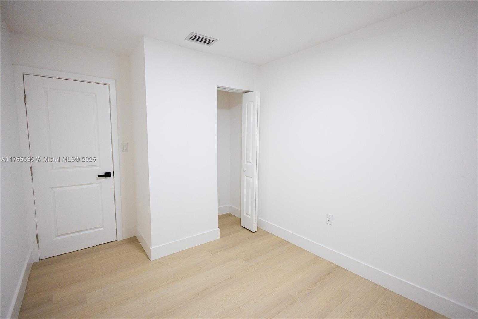 Small Image of 812 33RD ST, West Palm Beach Number 12