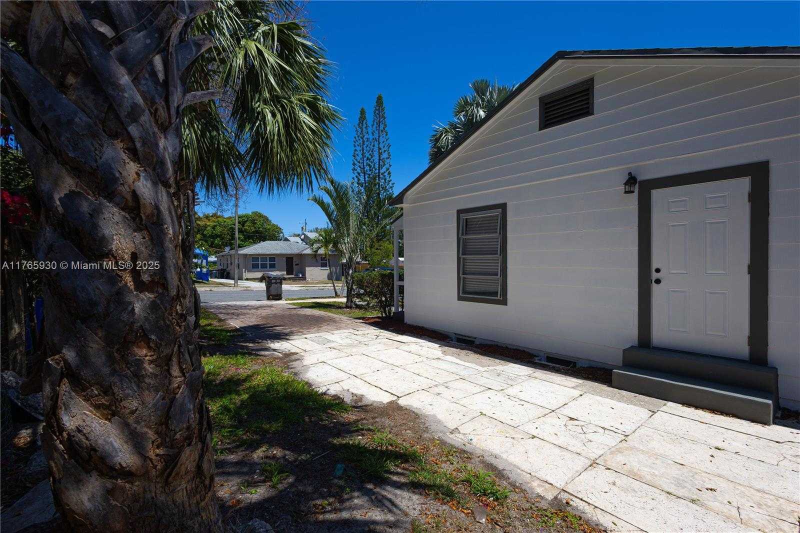 Small Image of 812 33RD ST, West Palm Beach Number 3