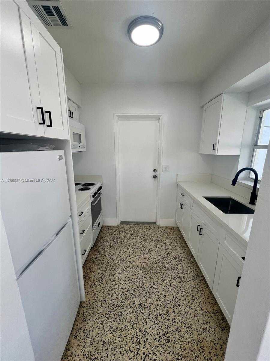 Small Image of 1710 ARTHUR ST, Hollywood Number 2