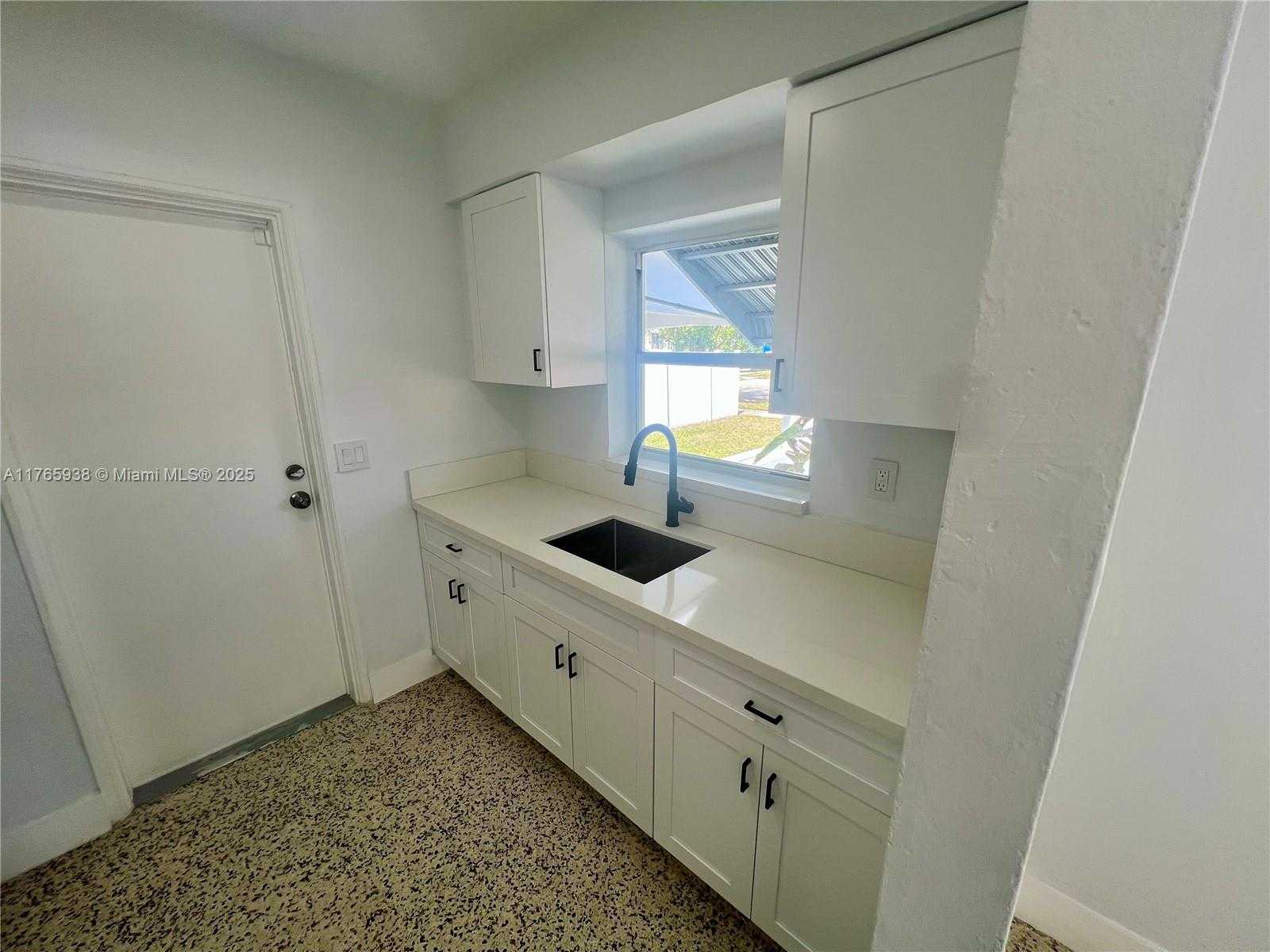 Small Image of 1710 ARTHUR ST, Hollywood Number 3