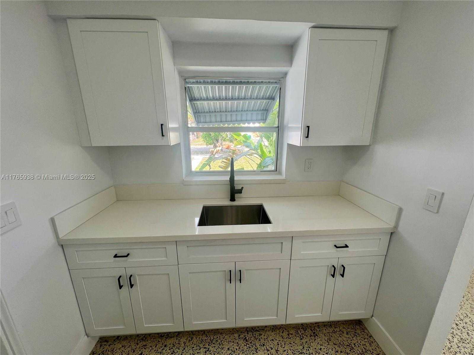 Small Image of 1710 ARTHUR ST, Hollywood Number 4
