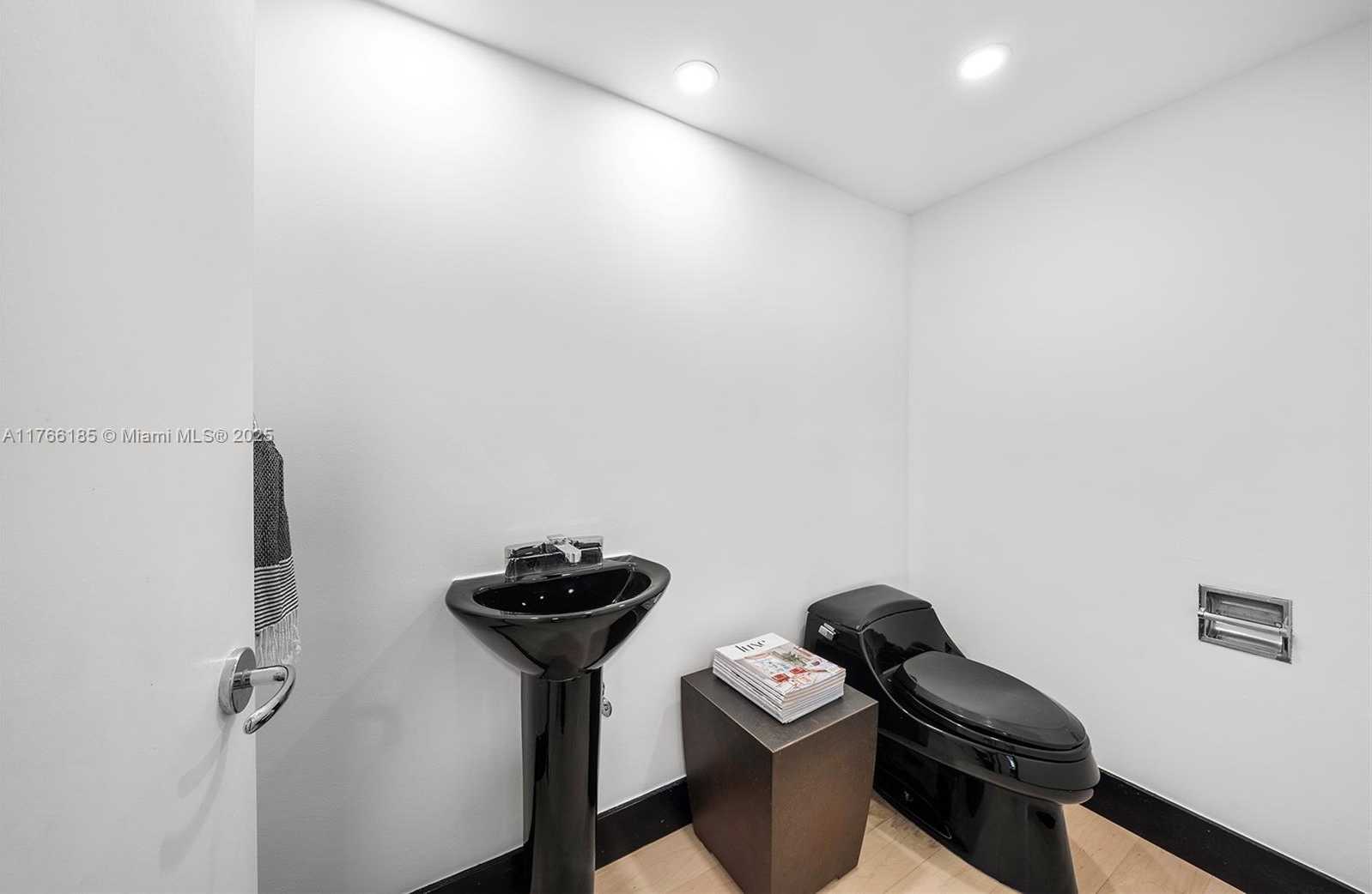 Small Image of 5251 LA GORCE DR, Miami Beach Number 10