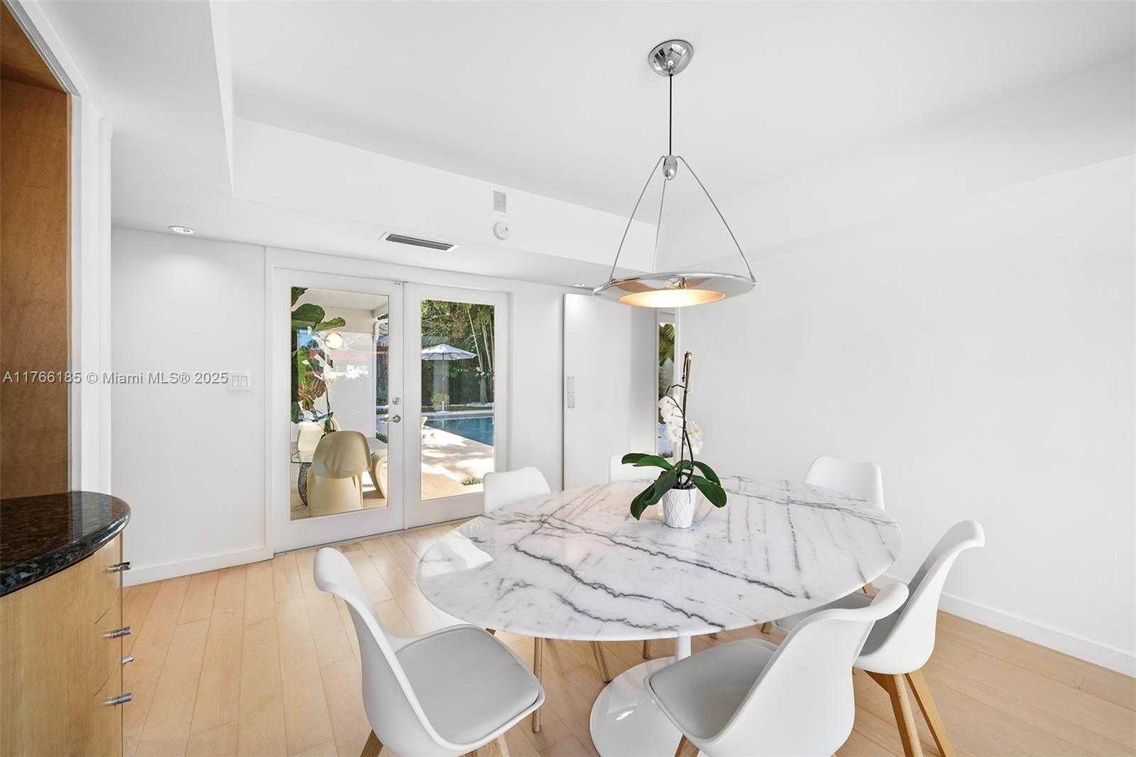 Small Image of 5251 LA GORCE DR, Miami Beach Number 13