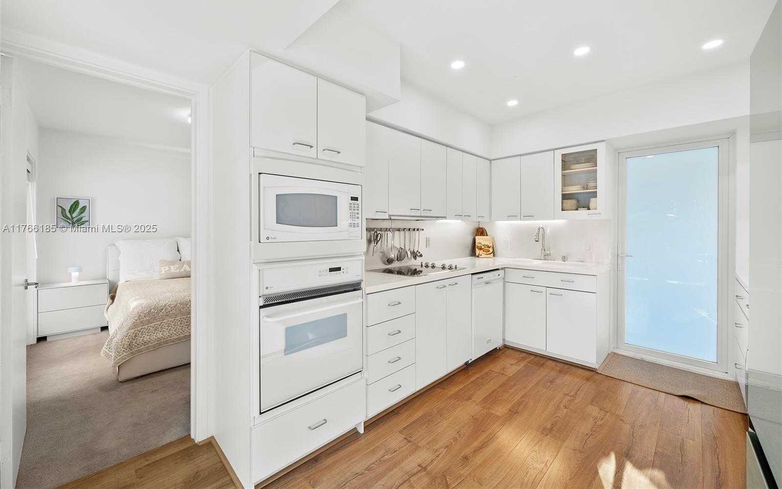 Small Image of 5251 LA GORCE DR, Miami Beach Number 16