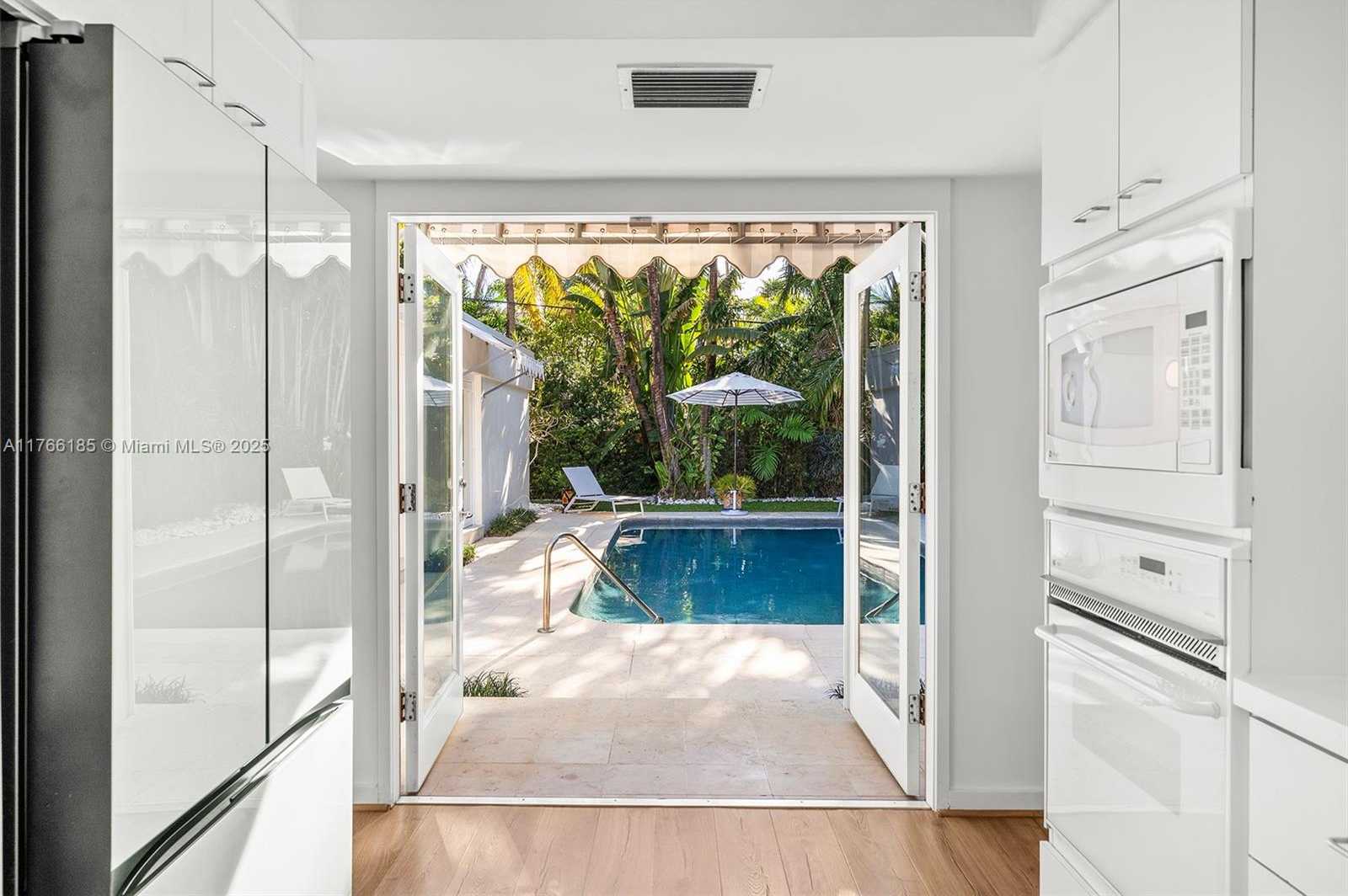 Small Image of 5251 LA GORCE DR, Miami Beach Number 19