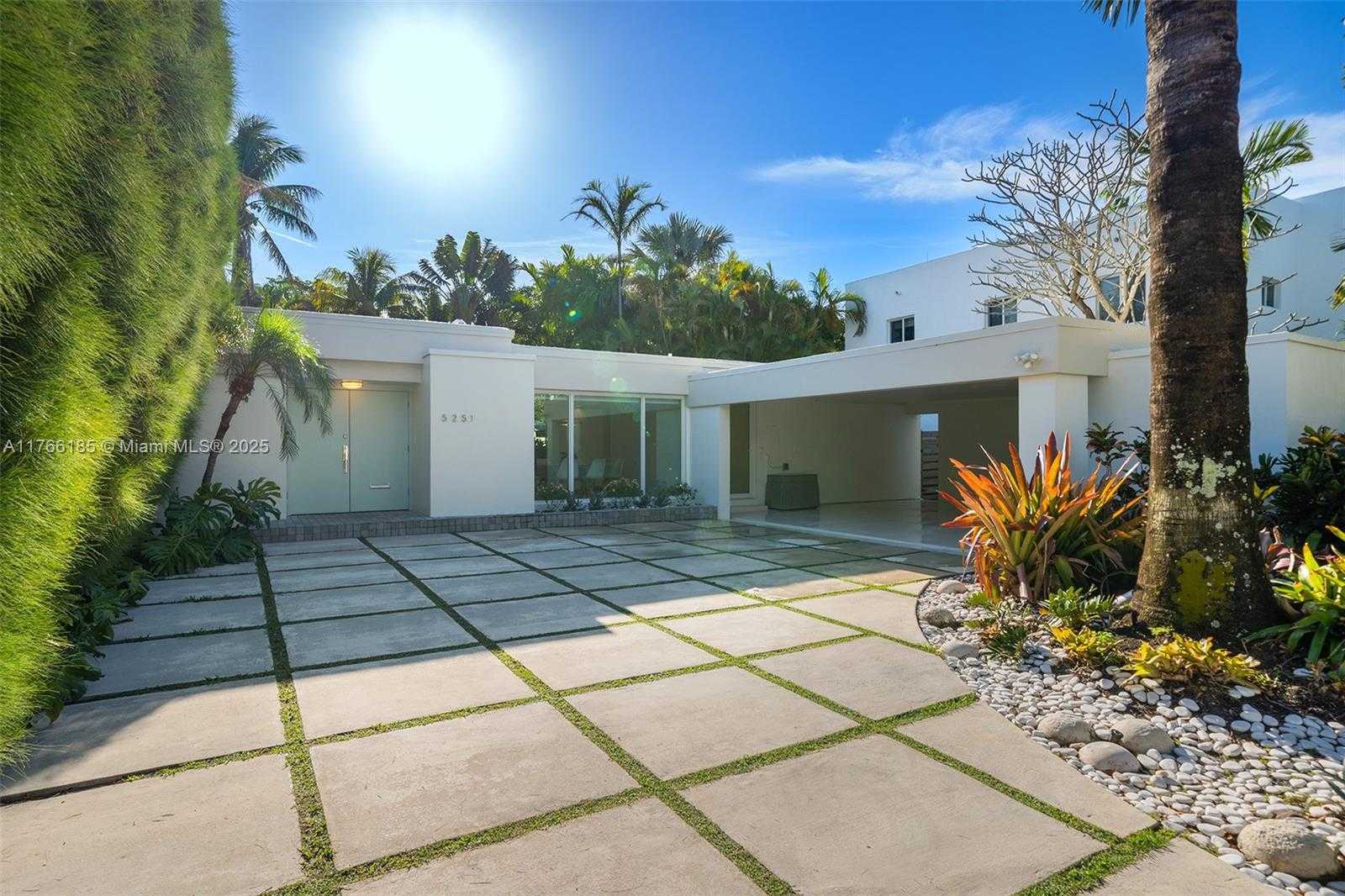Small Image of 5251 LA GORCE DR, Miami Beach Number 2