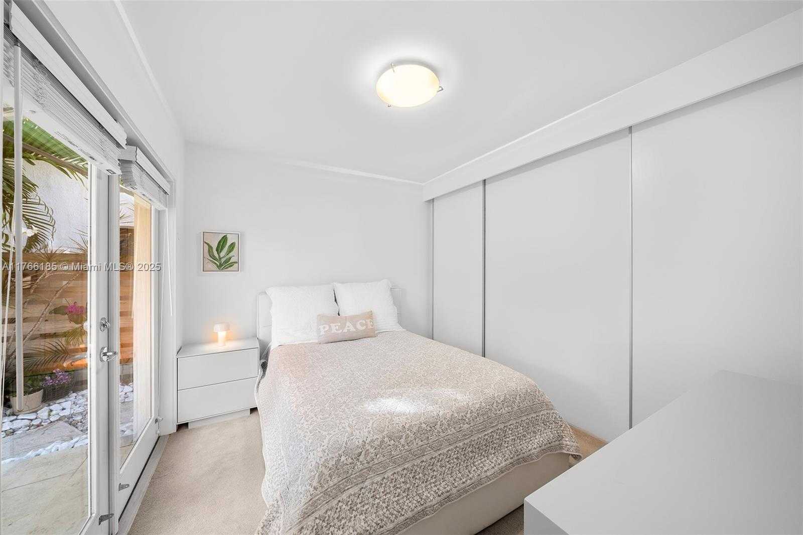 Small Image of 5251 LA GORCE DR, Miami Beach Number 20