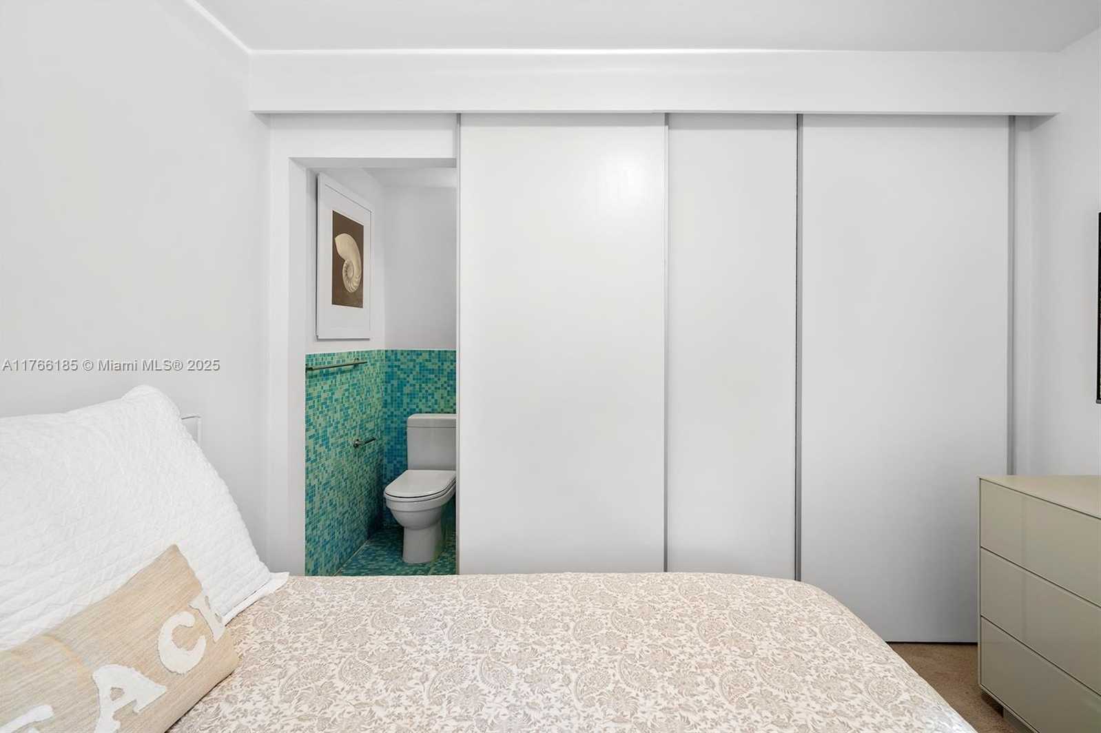 Small Image of 5251 LA GORCE DR, Miami Beach Number 22