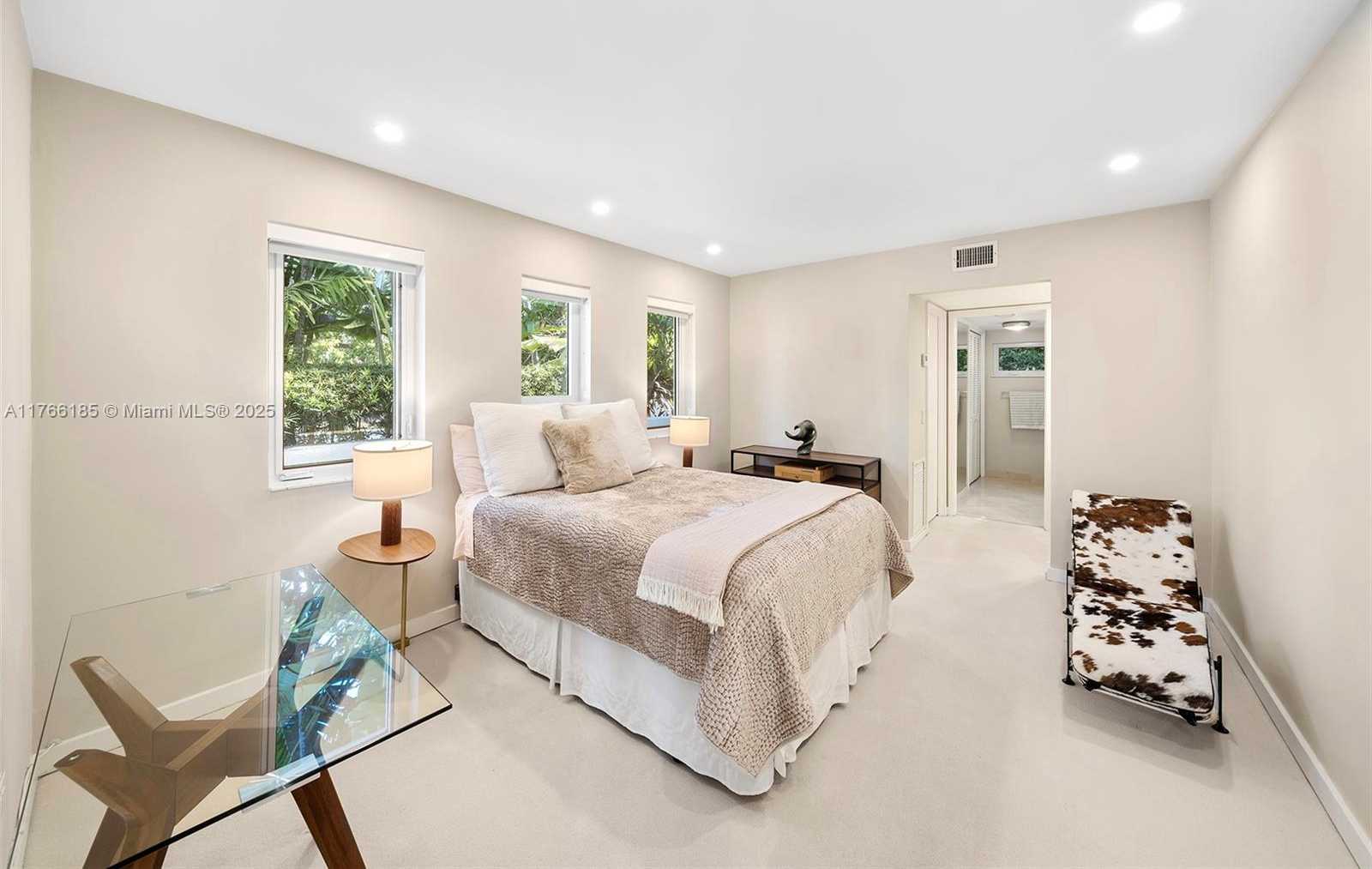 Small Image of 5251 LA GORCE DR, Miami Beach Number 24