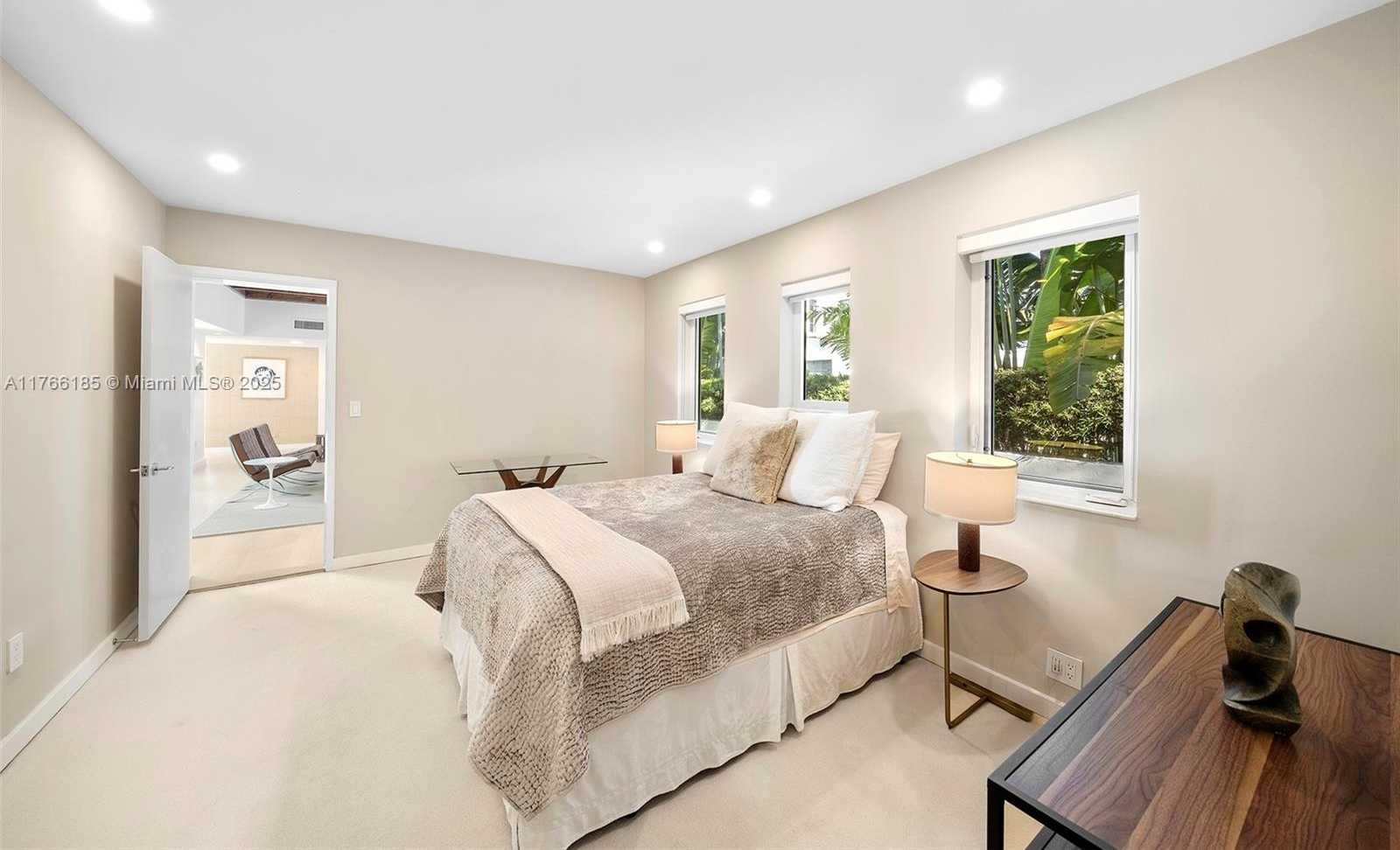 Small Image of 5251 LA GORCE DR, Miami Beach Number 25