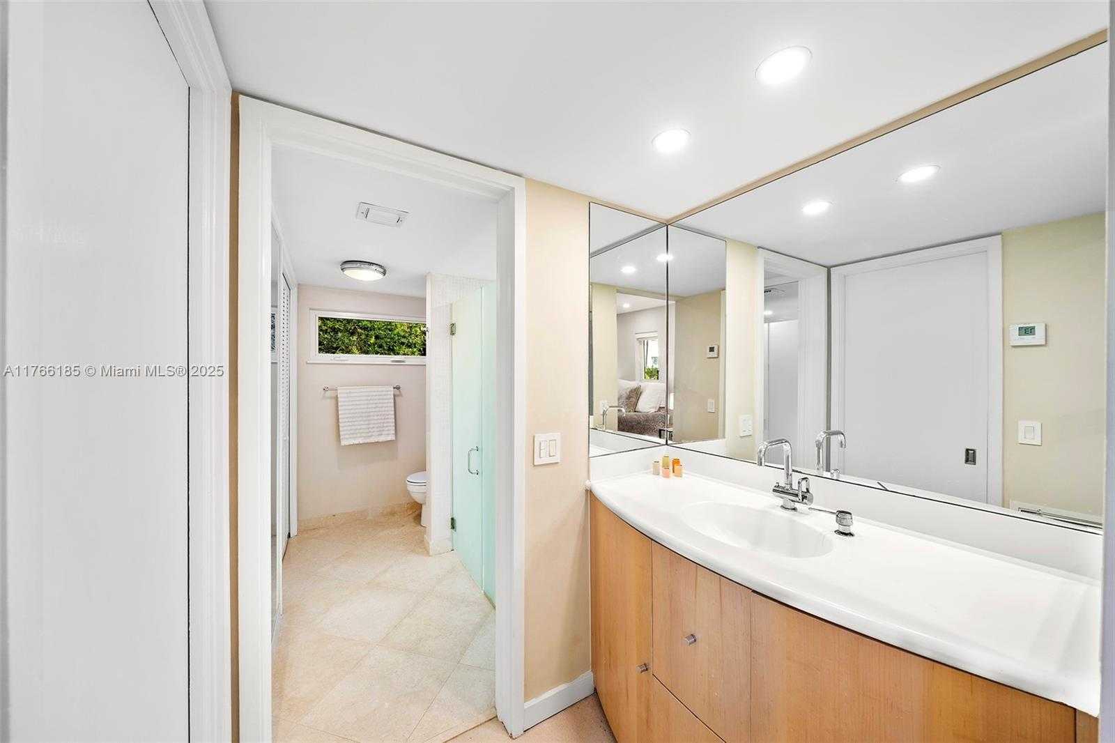 Small Image of 5251 LA GORCE DR, Miami Beach Number 26