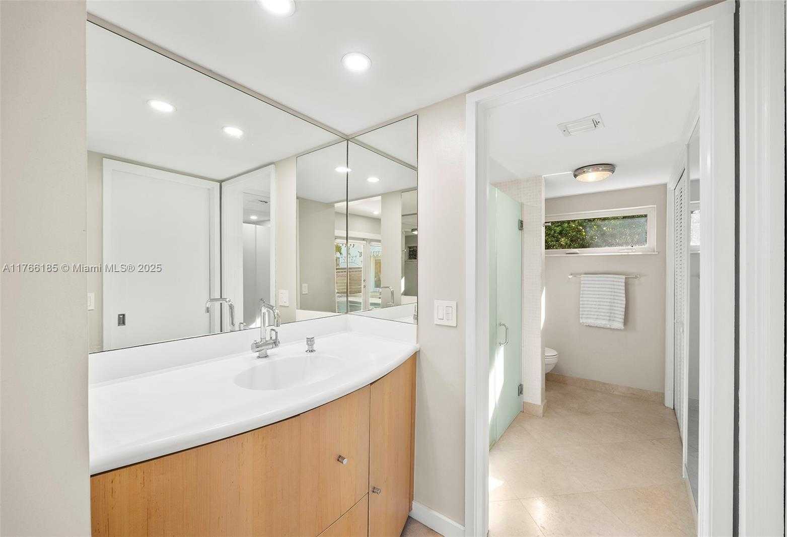 Small Image of 5251 LA GORCE DR, Miami Beach Number 30