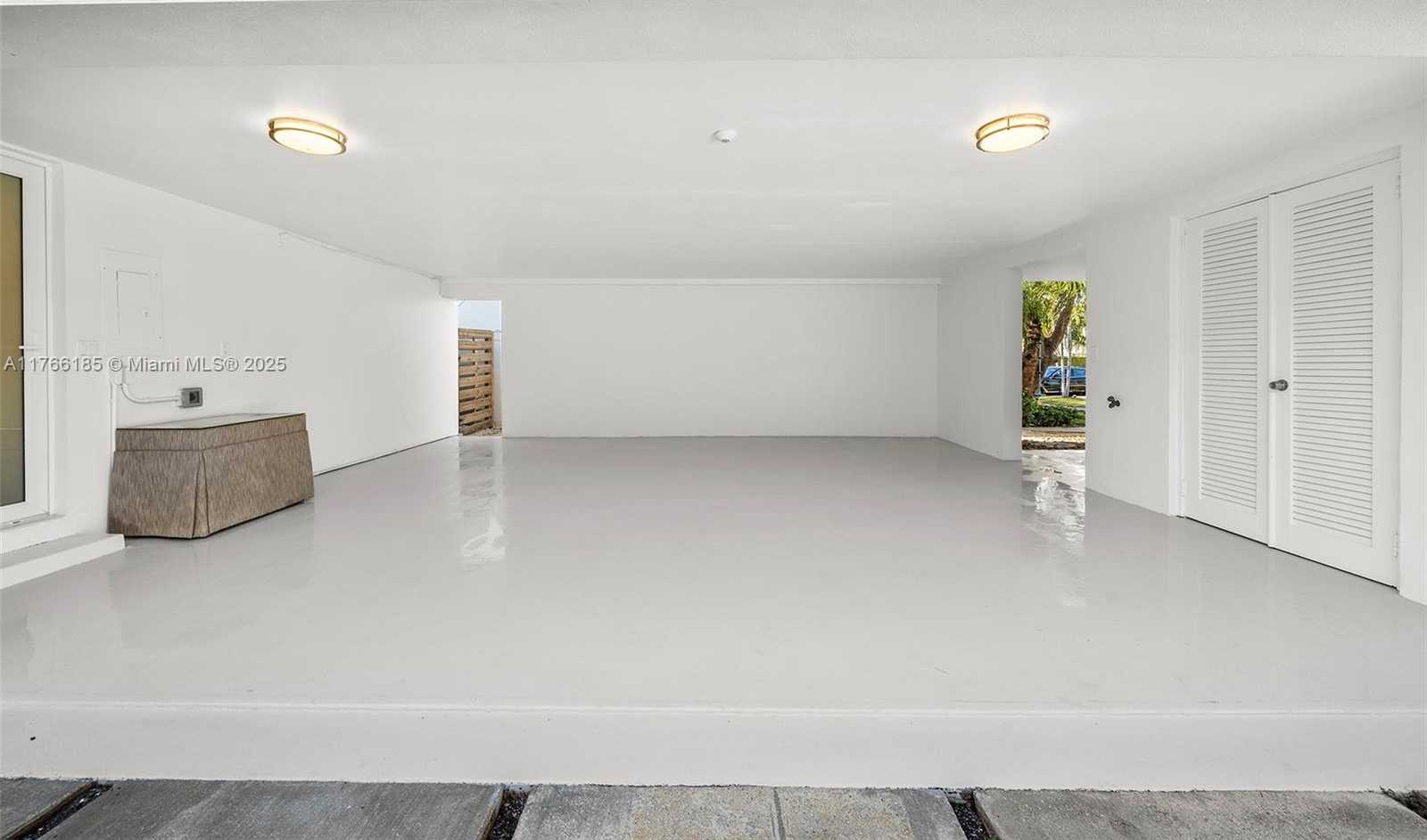 Small Image of 5251 LA GORCE DR, Miami Beach Number 39
