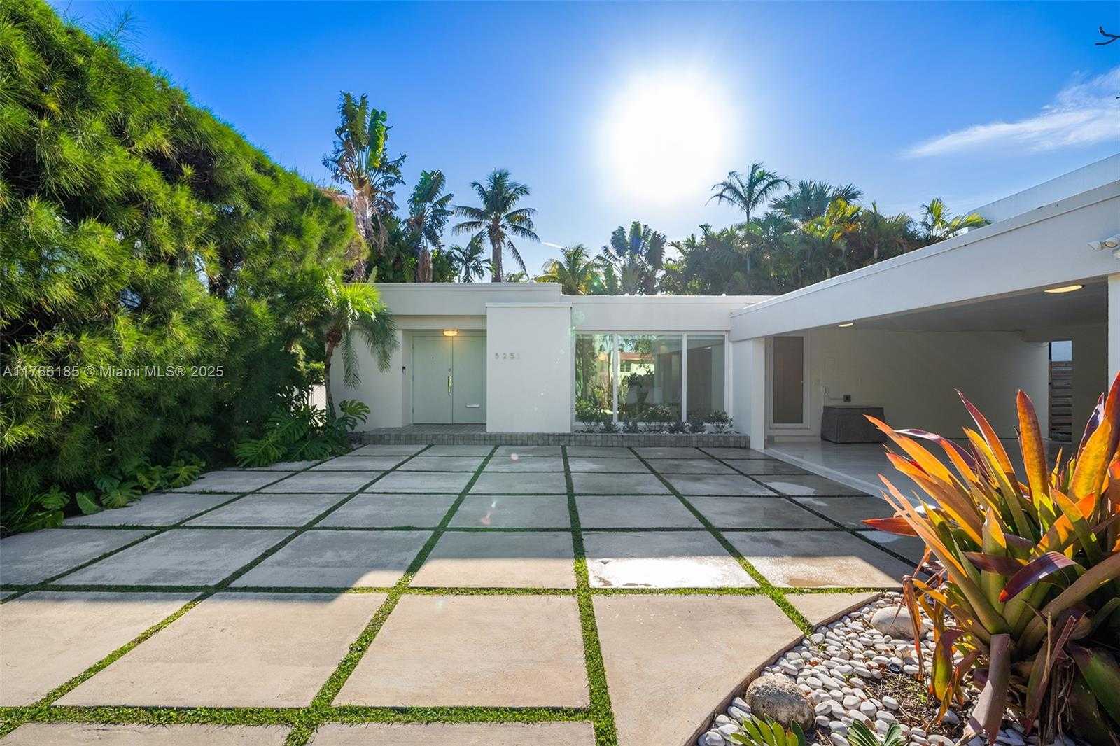 Small Image of 5251 LA GORCE DR, Miami Beach Number 4