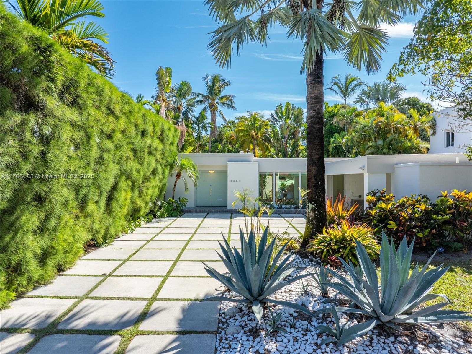 Small Image of 5251 LA GORCE DR, Miami Beach Number 41