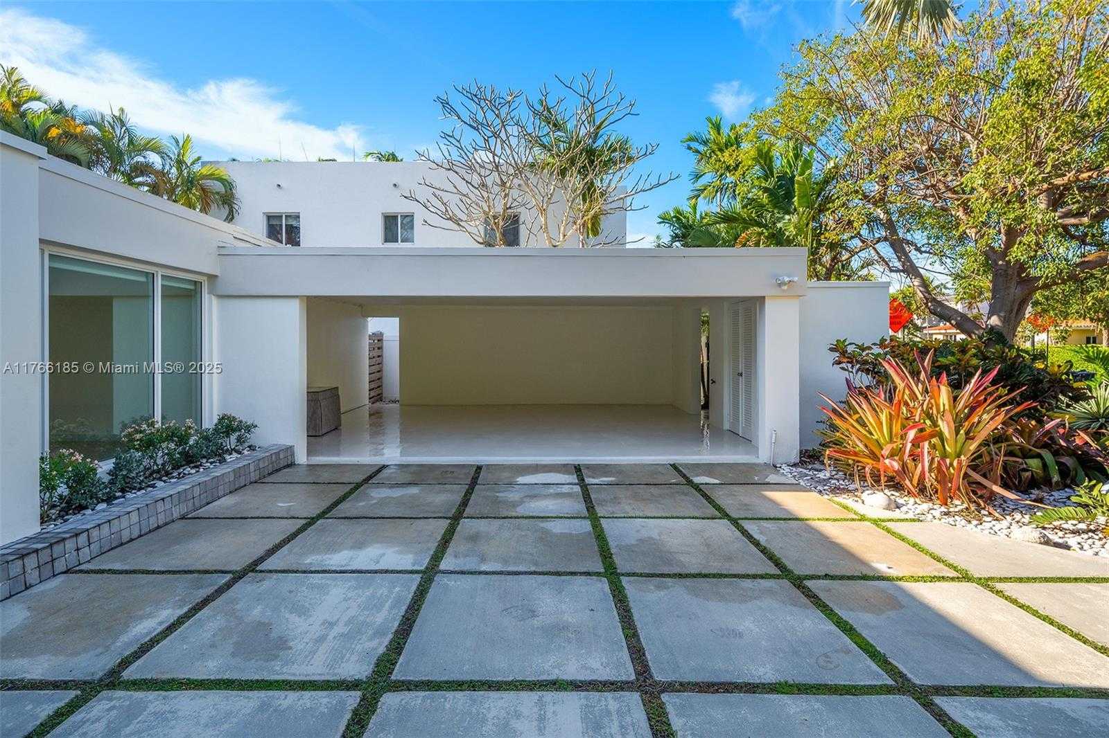 Small Image of 5251 LA GORCE DR, Miami Beach Number 5