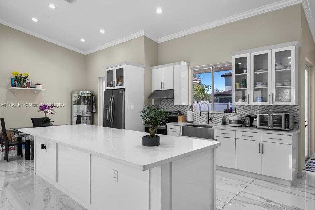 Small Image of 9201 SOUTH WEST 170TH LN, Palmetto Bay Number 14