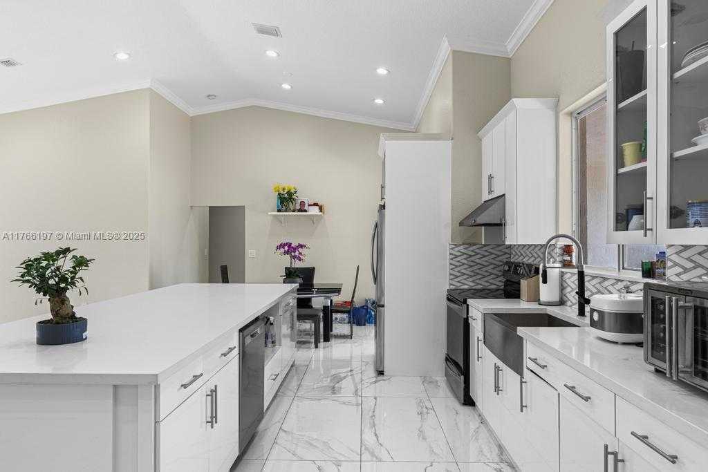 Small Image of 9201 SOUTH WEST 170TH LN, Palmetto Bay Number 15
