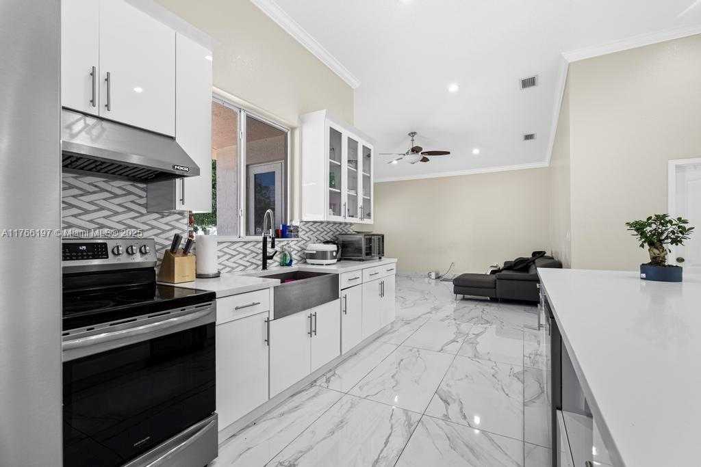 Small Image of 9201 SOUTH WEST 170TH LN, Palmetto Bay Number 16