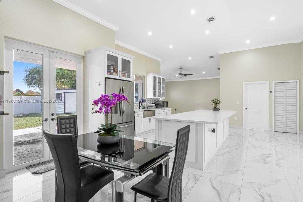 Small Image of 9201 SOUTH WEST 170TH LN, Palmetto Bay Number 17