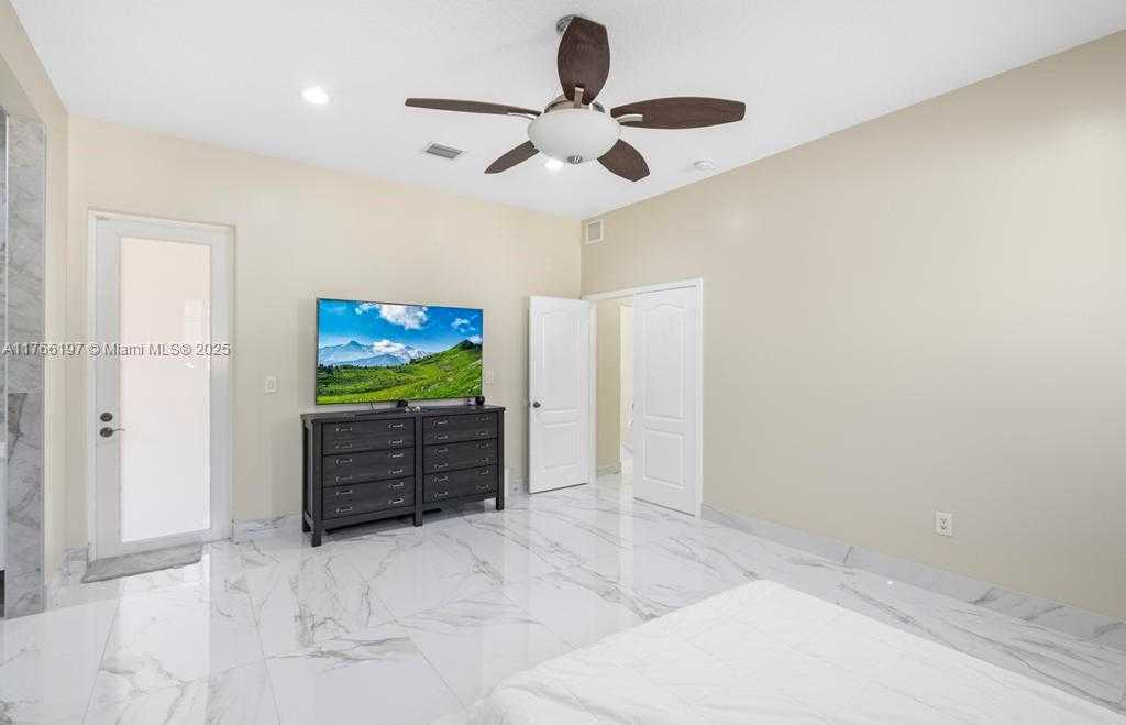 Small Image of 9201 SOUTH WEST 170TH LN, Palmetto Bay Number 24
