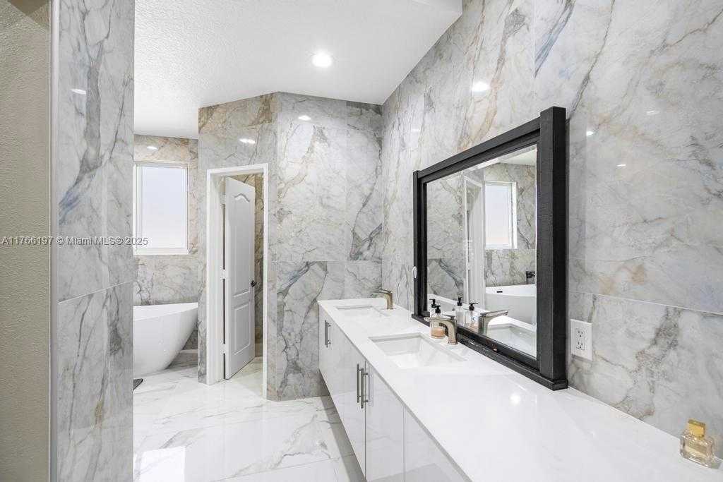 Small Image of 9201 SOUTH WEST 170TH LN, Palmetto Bay Number 25