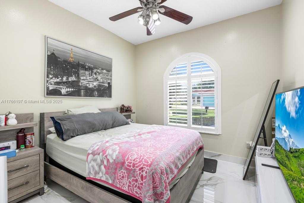 Small Image of 9201 SOUTH WEST 170TH LN, Palmetto Bay Number 29