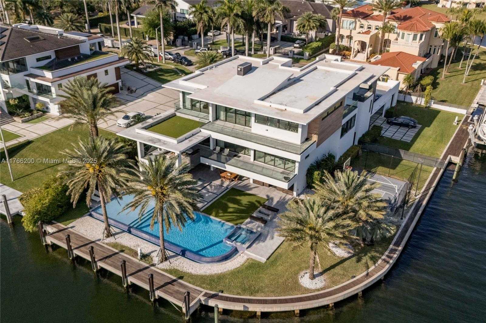 Small Image of 13009 MAR ST, Coral Gables Number 13