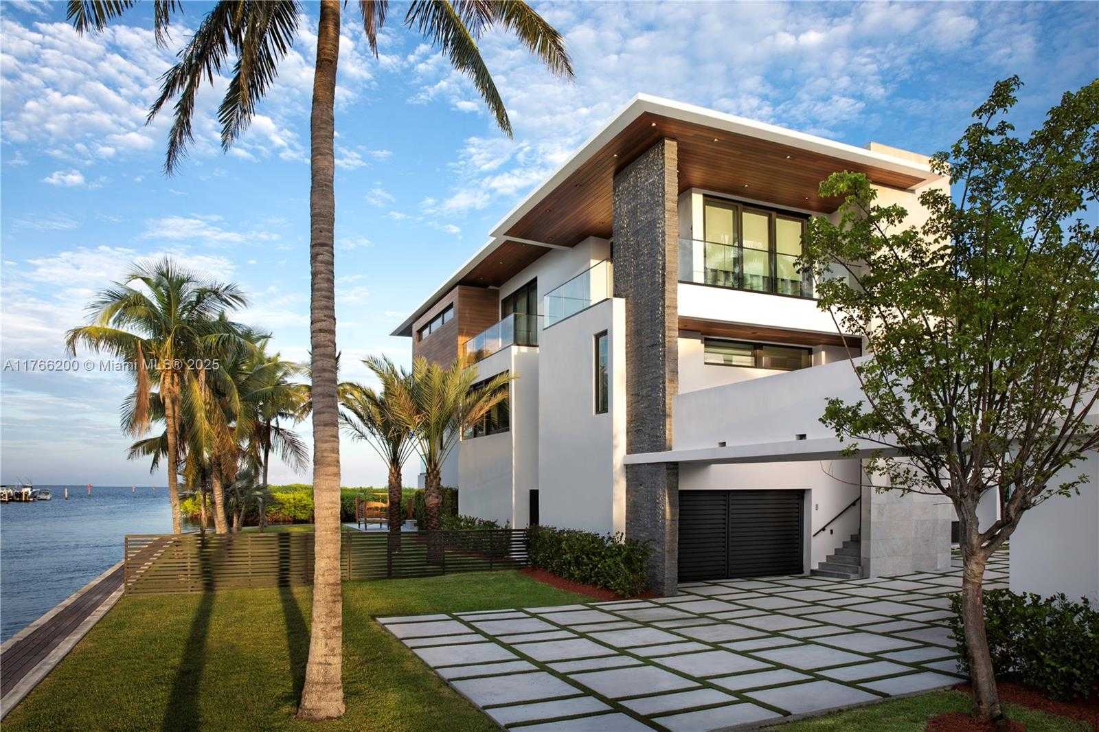 Small Image of 13009 MAR ST, Coral Gables Number 2