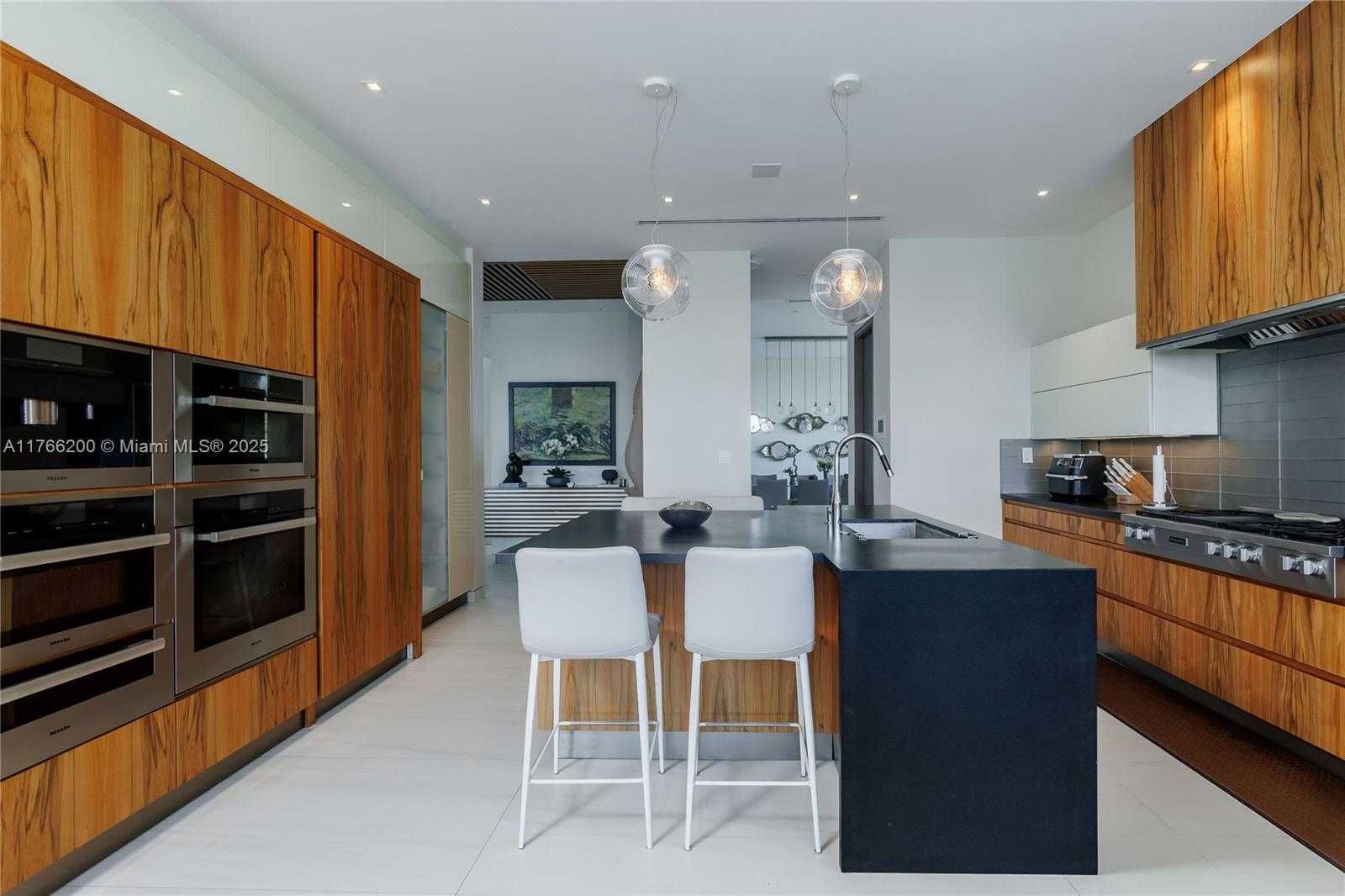 Small Image of 13009 MAR ST, Coral Gables Number 28
