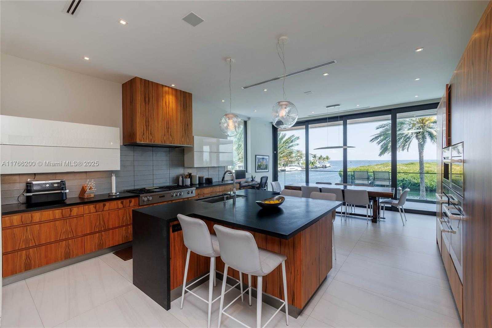 Small Image of 13009 MAR ST, Coral Gables Number 29