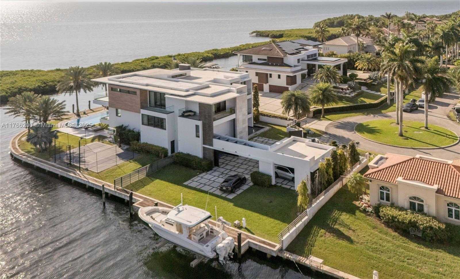 Small Image of 13009 MAR ST, Coral Gables Number 3
