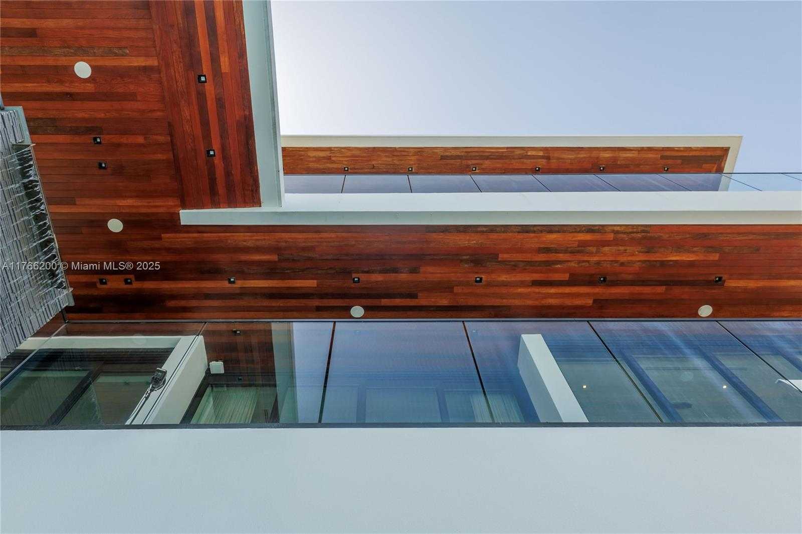 Small Image of 13009 MAR ST, Coral Gables Number 35