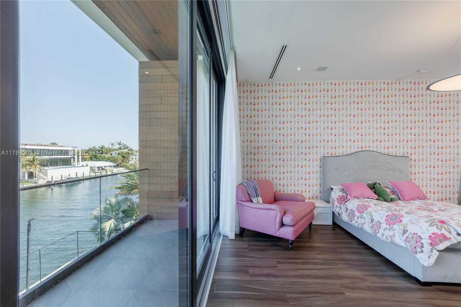 Small Image of 13009 MAR ST, Coral Gables Number 54