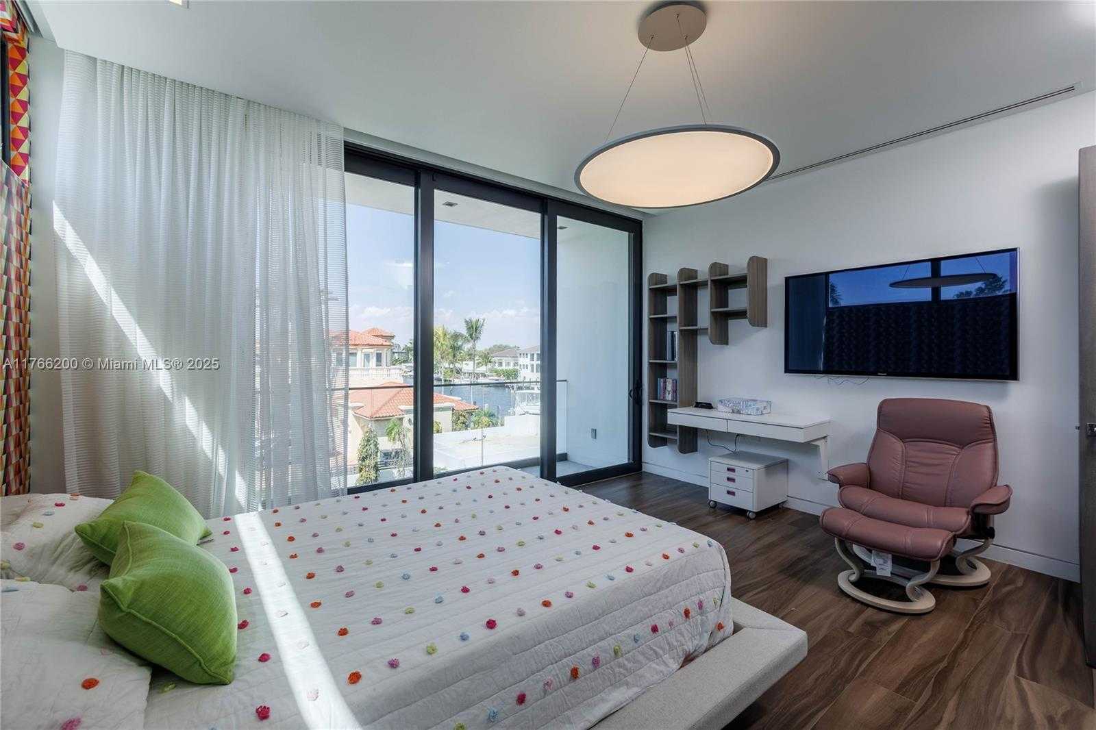 Small Image of 13009 MAR ST, Coral Gables Number 58