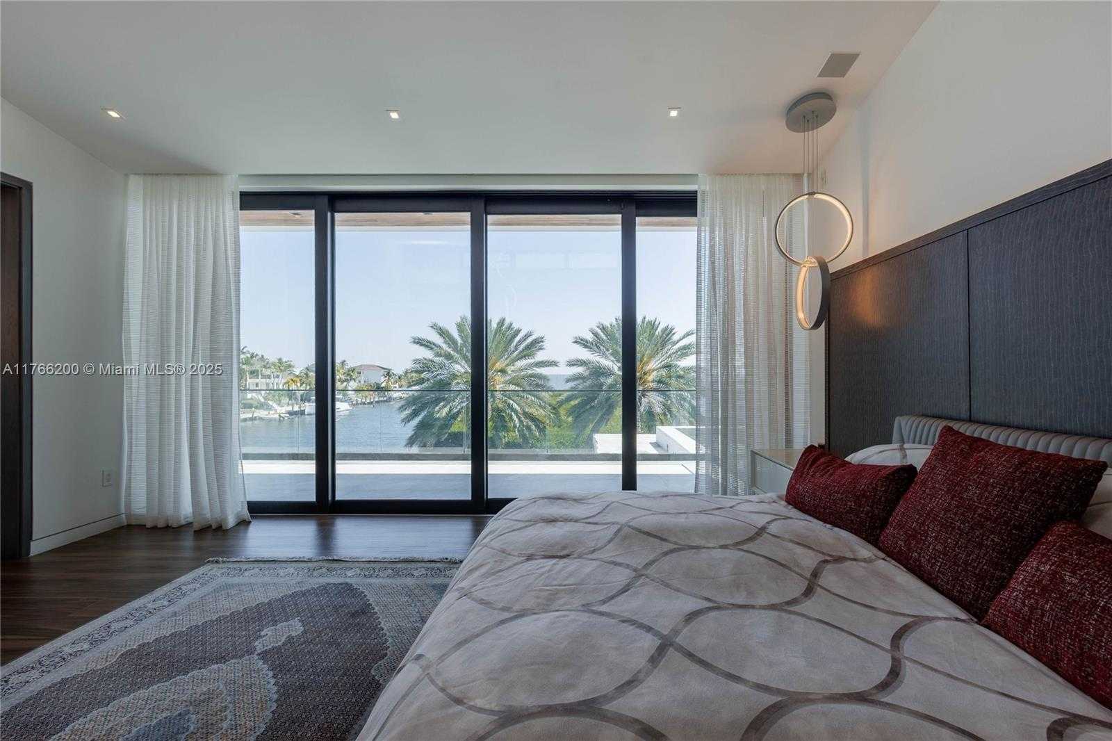 Small Image of 13009 MAR ST, Coral Gables Number 64